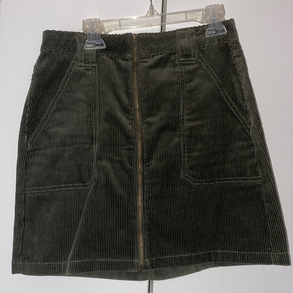 Olive Green Hollister High-rise skirt !